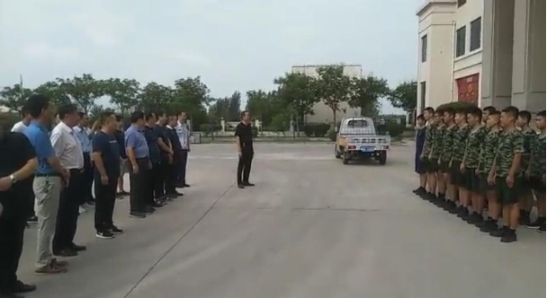 開(kāi)來(lái)?yè)碥? |  軍民同心一家親